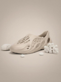 Aqualite Comfort, Anti-Skid Men Clogs(Beige ,)
